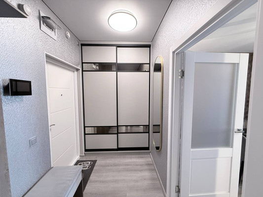 Сдам трехкомнатную (3-комн.) квартиру, Уральская ул, 25, Санкт-Петербург г