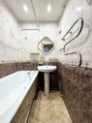 Продам трехкомнатную (3-комн.) квартиру, Дружбы ул, 22, Брянск г