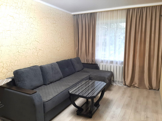 Продам трехкомнатную (3-комн.) квартиру, Октябрьская ул, 108, Тихорецк г