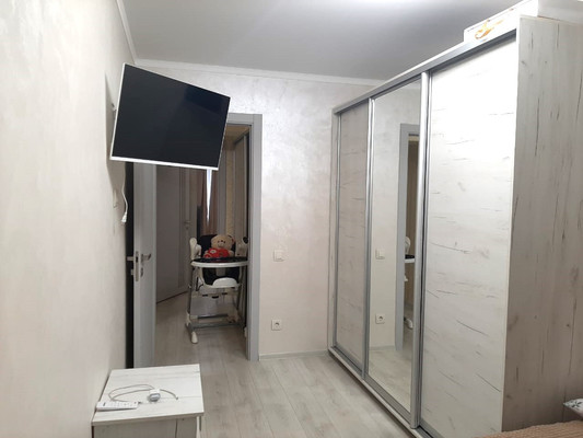 Продам трехкомнатную (3-комн.) квартиру, Октябрьская ул, 108, Тихорецк г