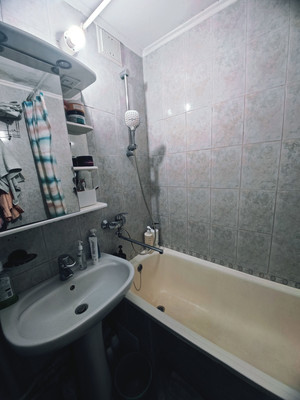 Продам трехкомнатную (3-комн.) квартиру, Дзержинского пр-кт, 198, Новороссийск г