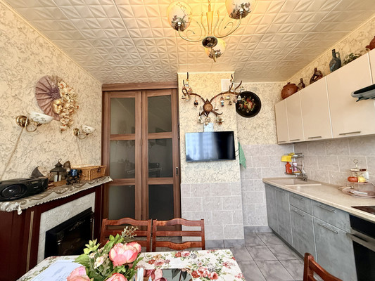 Продам трехкомнатную (3-комн.) квартиру, Дубнинская ул, 46к1, Москва г