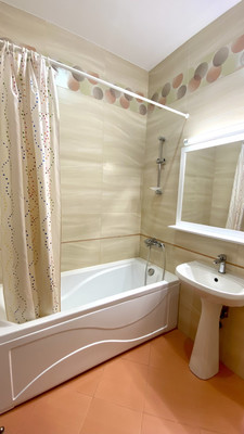 Продам двухкомнатную (2-комн.) квартиру, Ростовская ул, 19б, Симферополь г