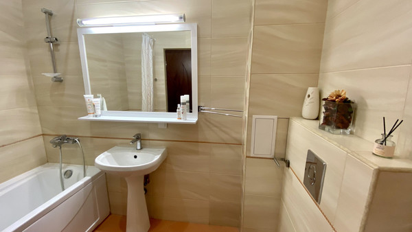 Продам двухкомнатную (2-комн.) квартиру, Ростовская ул, 19б, Симферополь г