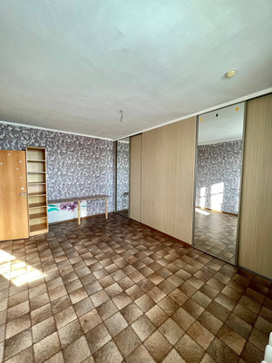 Продам трехкомнатную (3-комн.) квартиру, Большая ул, 194, Ишим г