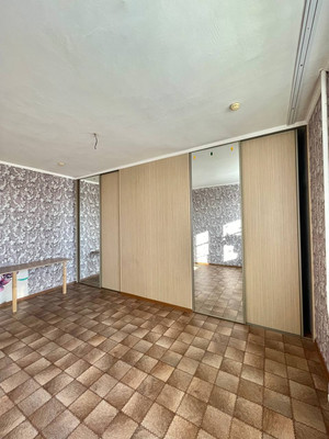 Продам трехкомнатную (3-комн.) квартиру, Большая ул, 194, Ишим г