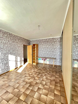 Продам трехкомнатную (3-комн.) квартиру, Большая ул, 194, Ишим г