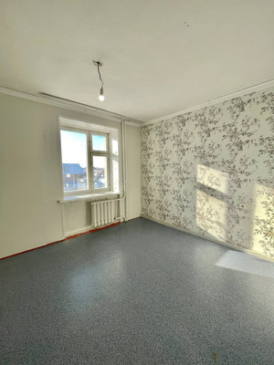 Продам трехкомнатную (3-комн.) квартиру, Большая ул, 194, Ишим г