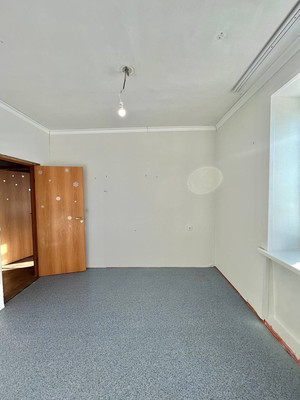 Продам трехкомнатную (3-комн.) квартиру, Большая ул, 194, Ишим г