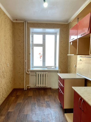 Продам трехкомнатную (3-комн.) квартиру, Большая ул, 194, Ишим г