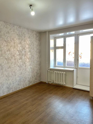 Продам трехкомнатную (3-комн.) квартиру, Большая ул, 194, Ишим г