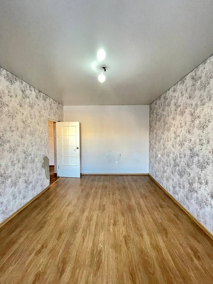 Продам трехкомнатную (3-комн.) квартиру, Большая ул, 194, Ишим г