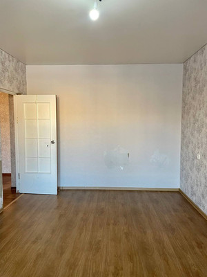 Продам трехкомнатную (3-комн.) квартиру, Большая ул, 194, Ишим г