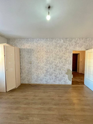 Продам трехкомнатную (3-комн.) квартиру, Большая ул, 194, Ишим г