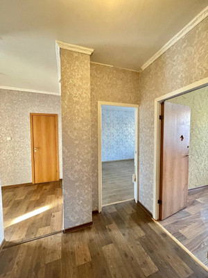 Продам трехкомнатную (3-комн.) квартиру, Большая ул, 194, Ишим г