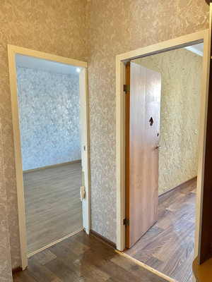 Продам трехкомнатную (3-комн.) квартиру, Большая ул, 194, Ишим г