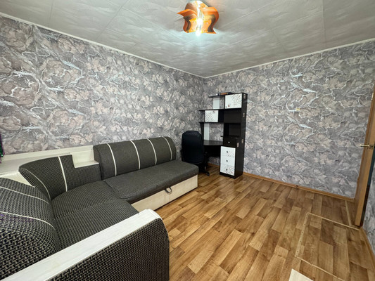 Продам двухкомнатную (2-комн.) квартиру, Победы пр-кт, 11, Амурск г