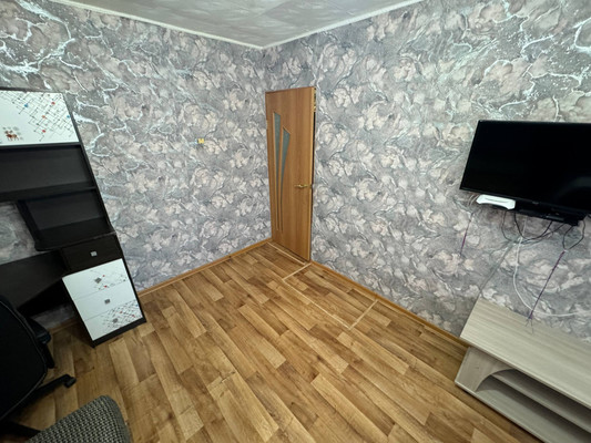 Продам двухкомнатную (2-комн.) квартиру, Победы пр-кт, 11, Амурск г