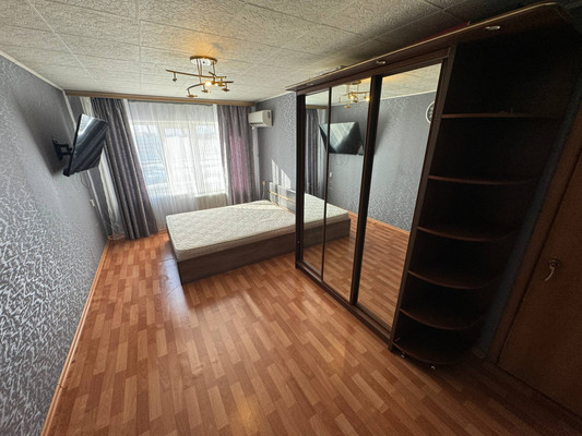 Продам двухкомнатную (2-комн.) квартиру, Победы пр-кт, 11, Амурск г