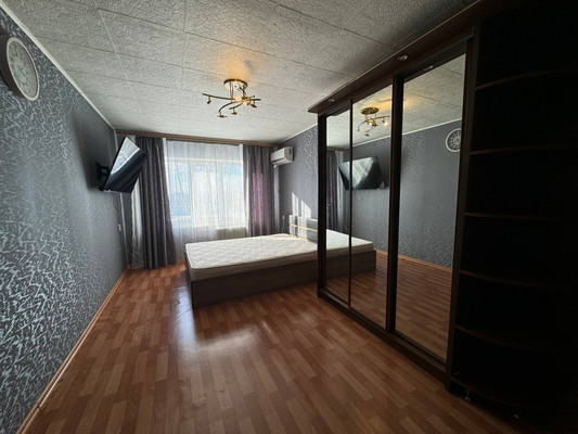 Продам двухкомнатную (2-комн.) квартиру, Победы пр-кт, 11, Амурск г