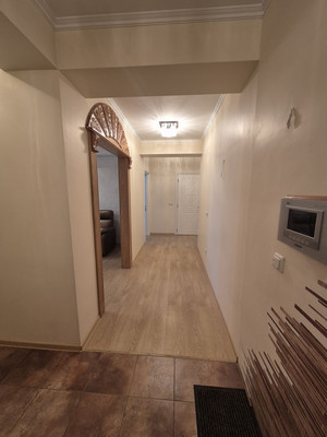 Продам трехкомнатную (3-комн.) квартиру, Комсомольская ул, 271Ак1, Южно-Сахалинск г