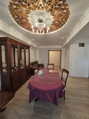 Продам трехкомнатную (3-комн.) квартиру, Комсомольская ул, 271Ак1, Южно-Сахалинск г