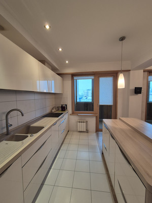 Продам трехкомнатную (3-комн.) квартиру, Комсомольская ул, 271Ак1, Южно-Сахалинск г