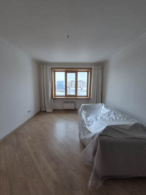 Продам трехкомнатную (3-комн.) квартиру, Комсомольская ул, 271Ак1, Южно-Сахалинск г