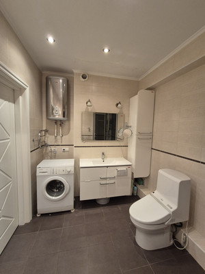 Продам трехкомнатную (3-комн.) квартиру, Комсомольская ул, 271Ак1, Южно-Сахалинск г