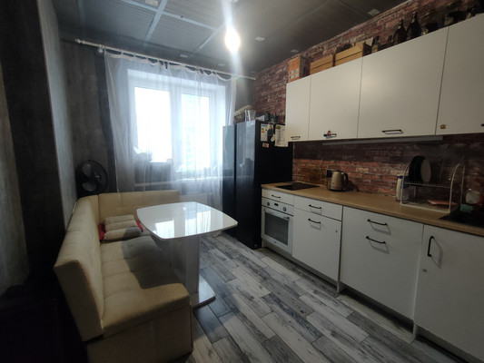 Продам однокомнатную (1-комн.) квартиру, Заречная ул, 10, Парголово п