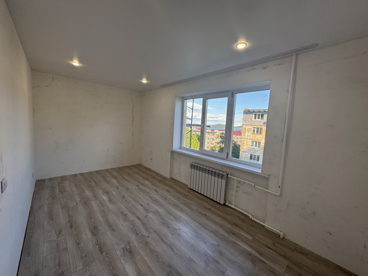 Продам трехкомнатную (3-комн.) квартиру, Ветеранов ул, 7, Дунай п