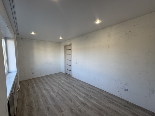 Продам трехкомнатную (3-комн.) квартиру, Ветеранов ул, 7, Дунай п