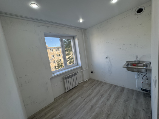 Продам трехкомнатную (3-комн.) квартиру, Ветеранов ул, 7, Дунай п