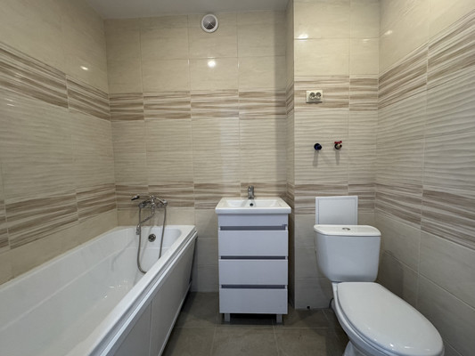 Продам трехкомнатную (3-комн.) квартиру, Ветеранов ул, 7, Дунай п