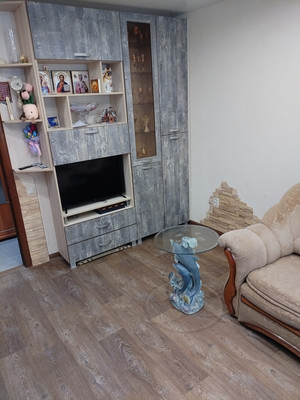 Продам трехкомнатную (3-комн.) квартиру, Центральная ул, 9, Ботня д