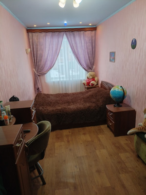 Продам трехкомнатную (3-комн.) квартиру, Центральная ул, 9, Ботня д