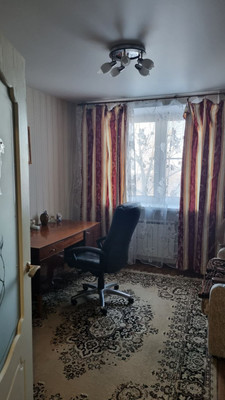 Продам трехкомнатную (3-комн.) квартиру, Геологическая ул, 75к1, Красное Село г