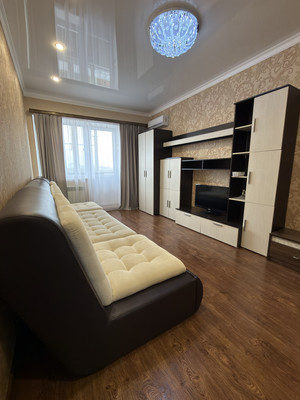 Сдам однокомнатную (1-комн.) квартиру, Новороссийская ул, 75, Армавир г