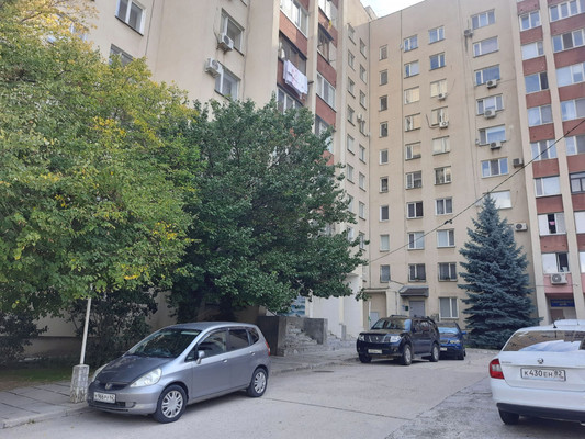 Продам трехкомнатную (3-комн.) квартиру, Козлова ул, 41, Симферополь г