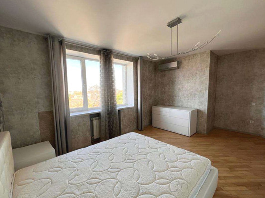 Продам трехкомнатную (3-комн.) квартиру, Козлова ул, 41, Симферополь г