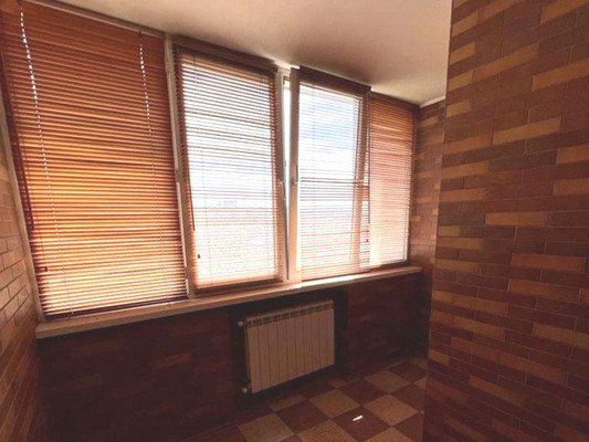 Продам трехкомнатную (3-комн.) квартиру, Козлова ул, 41, Симферополь г