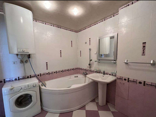 Продам трехкомнатную (3-комн.) квартиру, Козлова ул, 41, Симферополь г