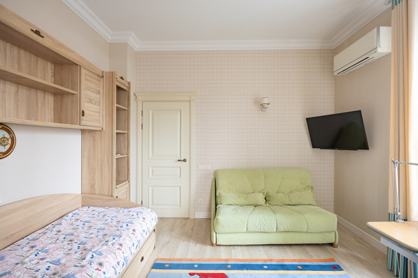 Продам трехкомнатную (3-комн.) квартиру, Киевская ул, 3А, Санкт-Петербург г