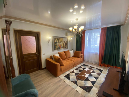 Сдам двухкомнатную (2-комн.) квартиру, Троллейбусная ул, 11, Симферополь г