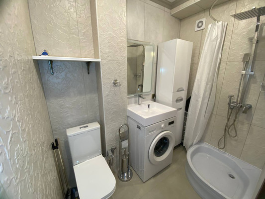 Сдам двухкомнатную (2-комн.) квартиру, Троллейбусная ул, 11, Симферополь г