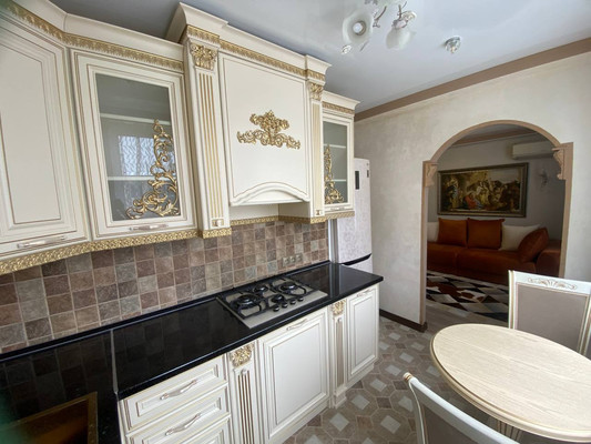 Сдам двухкомнатную (2-комн.) квартиру, Троллейбусная ул, 11, Симферополь г