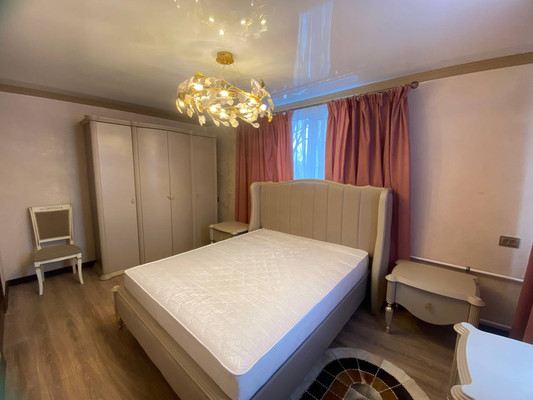 Сдам двухкомнатную (2-комн.) квартиру, Троллейбусная ул, 11, Симферополь г