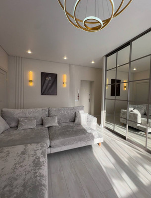 Продам двухкомнатную (2-комн.) квартиру, Ленина ул, 122, Красноярск г