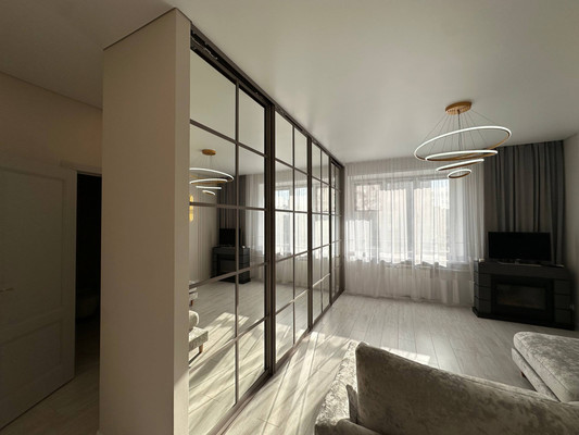 Продам двухкомнатную (2-комн.) квартиру, Ленина ул, 122, Красноярск г