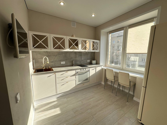 Продам двухкомнатную (2-комн.) квартиру, Ленина ул, 122, Красноярск г